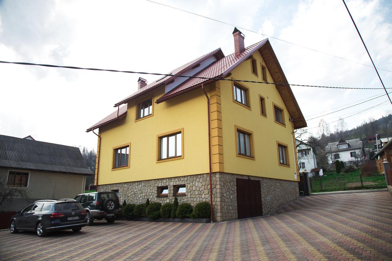 Happy Hotel Iaremcea Exterior foto